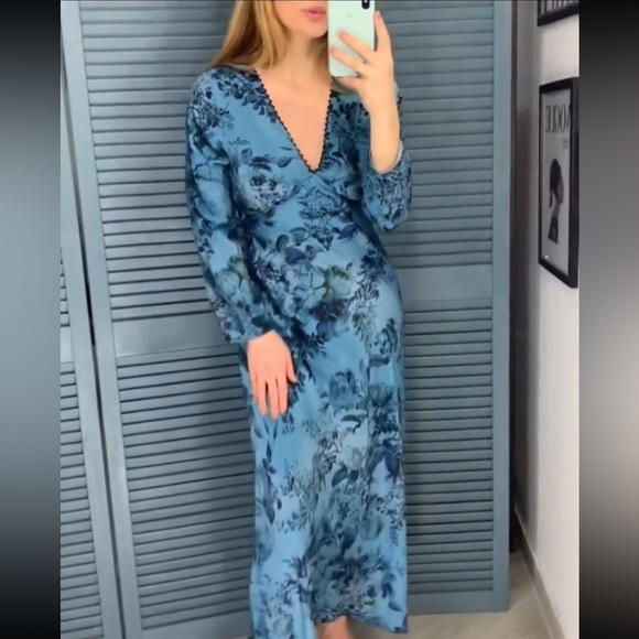 ✨✨ Zara Floral Print Dress Blue|Black - Picture 6 of 13